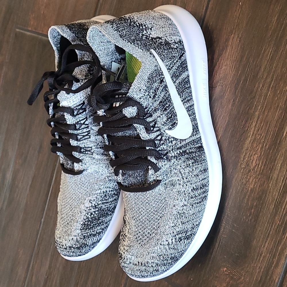 Women's new Nike free rn fly knit sneakers 2017 black and white size 7